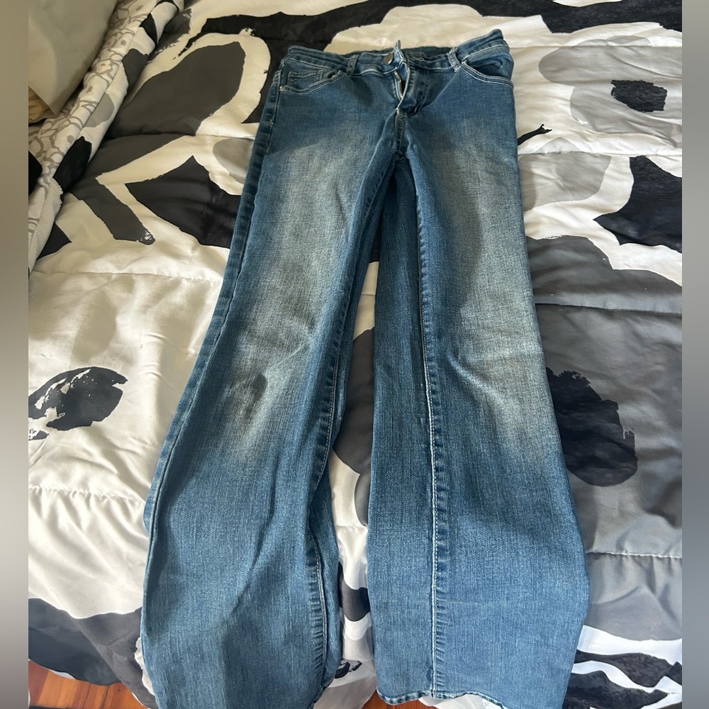 Blue embroidered pocket jeans